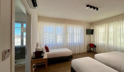 Deluxe Quadruple Room
