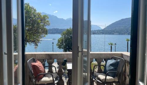 Apartment with Lake View