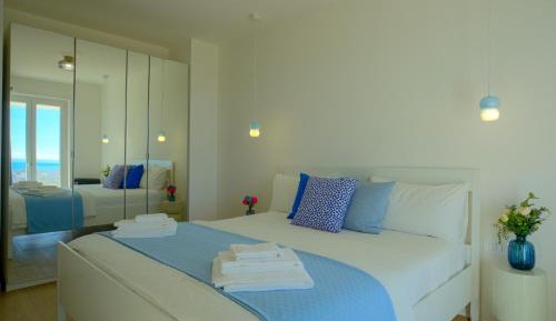 Deluxe Double Room with Balcony and Sea View