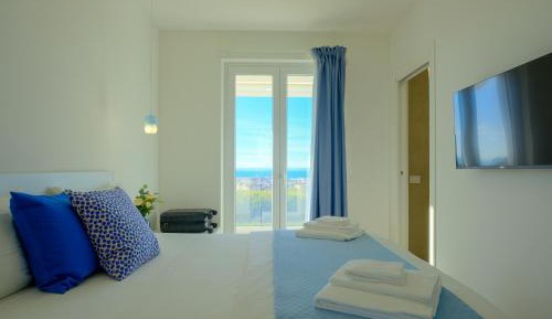 Deluxe Double Room with Balcony and Sea View