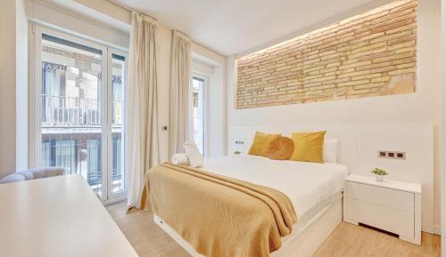 Deluxe One-Bedroom Apartment