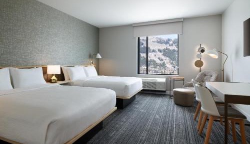 Queen Studio with Mountain View