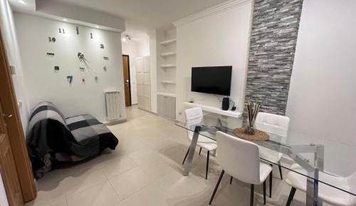 Deluxe One-Bedroom Apartment