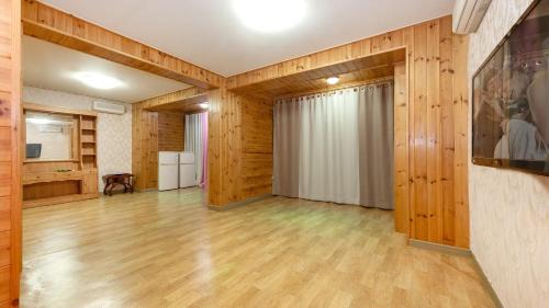 Family Room 3