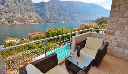 Comfort One-Bedroom Apartment with Balcony