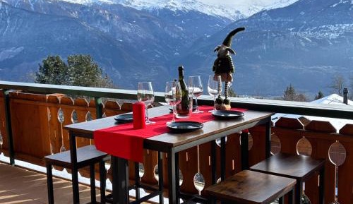 Two-Bedroom Apartment with Mountain View