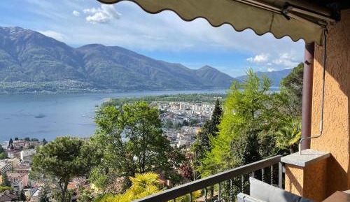 Apartment with Lake View