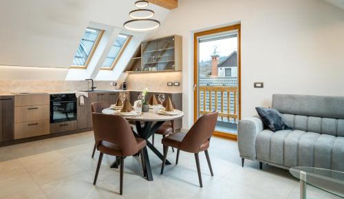 Deluxe One-Bedroom Apartment with Balcony