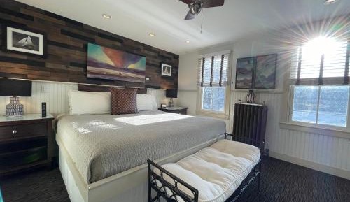 Deluxe King Room