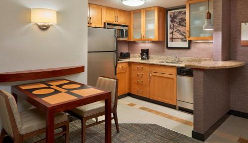 One-Bedroom King Suite - No Lake View