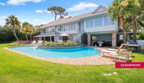 Nine-Bedroom Holiday Home