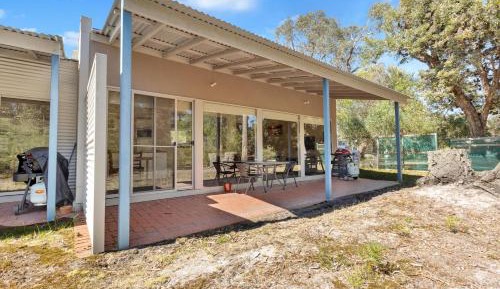 One-Bedroom Holiday Home