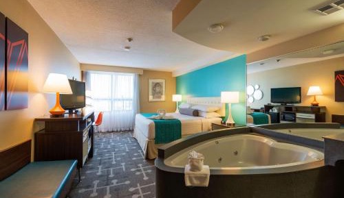 Deluxe King Room with Hot Tub - Non-Smoking