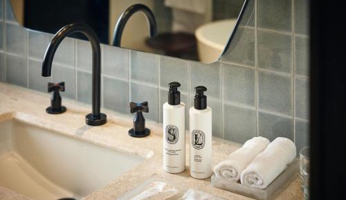 Hill Studio Suite Garden View Twin