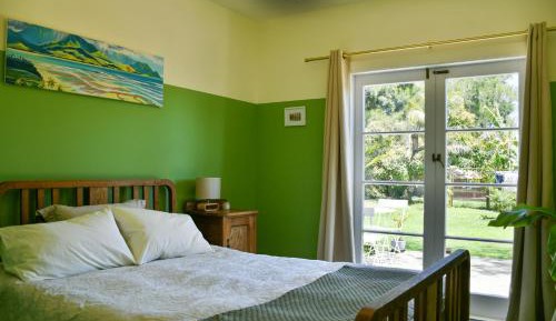 Queen Room with Shared Bathroom