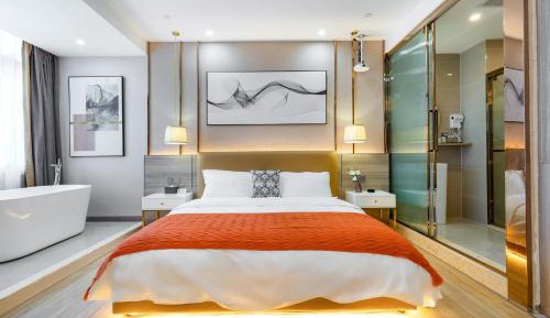 Deluxe Queen Room