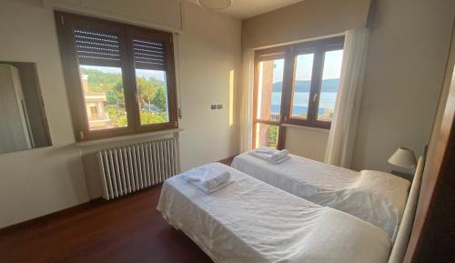 Quadruple Room with Lake View