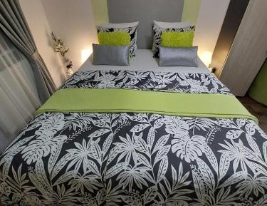 Deluxe Double Room (2 Adults + 1 Child)