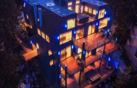 Eleven-Bedroom Holiday home