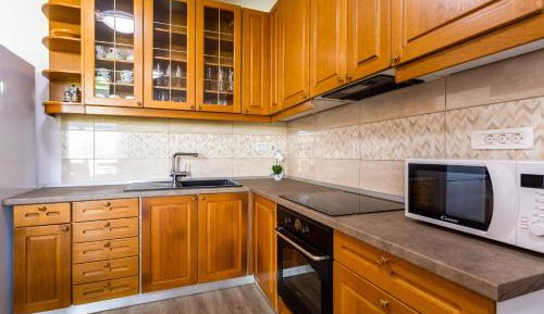 Three-Bedroom Apartment with Mountain View