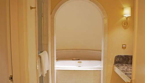 Club Deluxe King Room