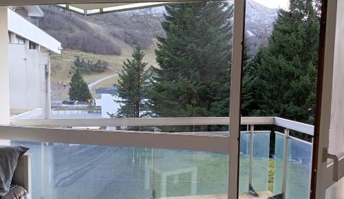 Apartment with Mountain View