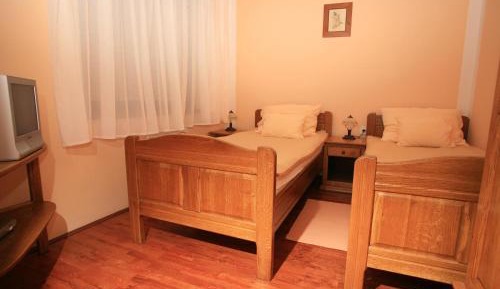 Comfort Two-Bedroom Apartment with Balcony and Garden View 