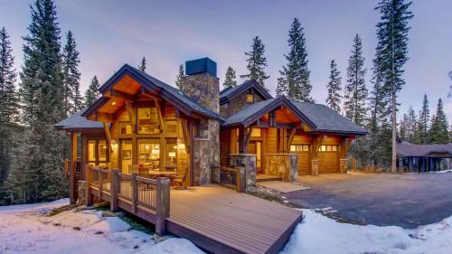 Five-Bedroom Holiday Home