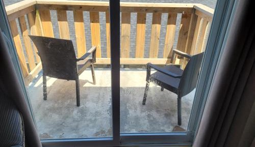 One-Bedroom Apartment with Balcony