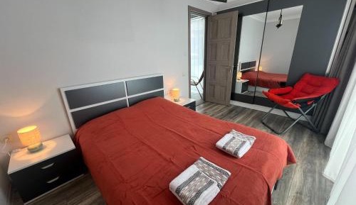 Apartment with Mountain View