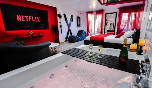 Studio with Spa Bath