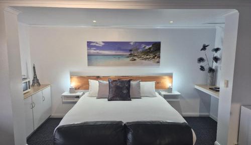 Queen Room with Spa Bath