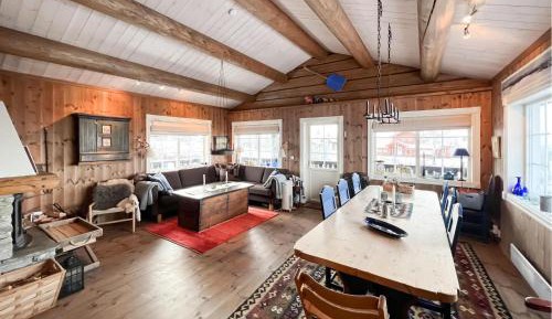 Three-Bedroom Holiday Home 