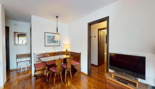 Apartment with Mountain View