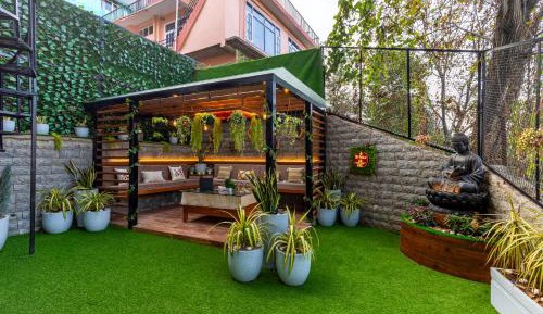 Apartment with Mountain View