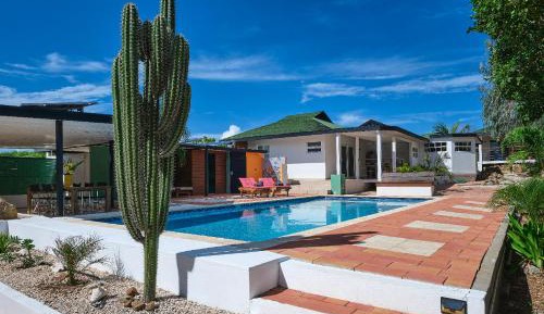 King Suite with Pool View
