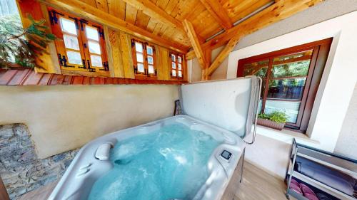 Superior One-Bedroom Apartment with Terrace, Sauna and Hot Tub