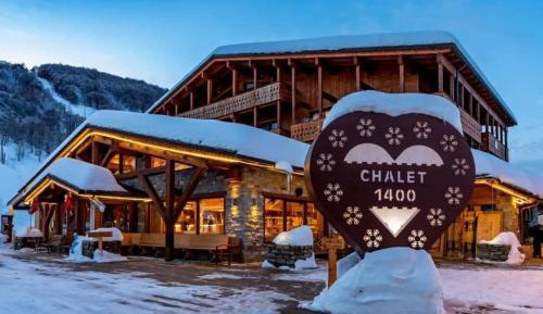 Deluxe One-Bedroom Apartment with Garden View