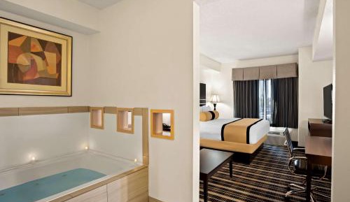 Junior King Suite with Spa Bath - Non-Smoking