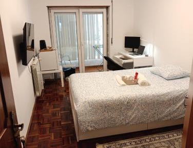Single Room with Shared Bathroom
