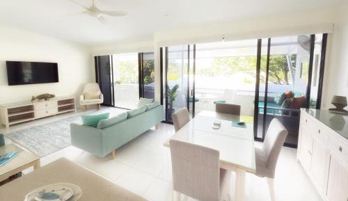 Two-Bedroom Deluxe Apartment with Balcony