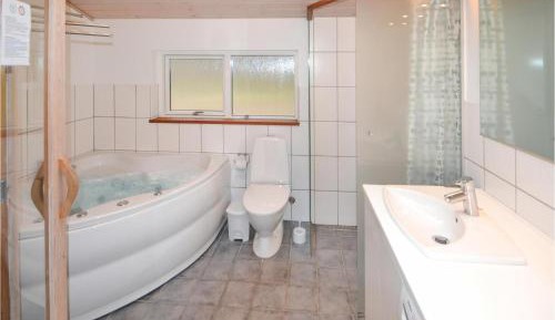 Three-Bedroom Holiday Home 