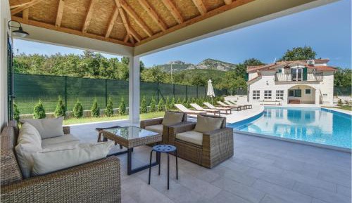 Five-Bedroom Holiday Home