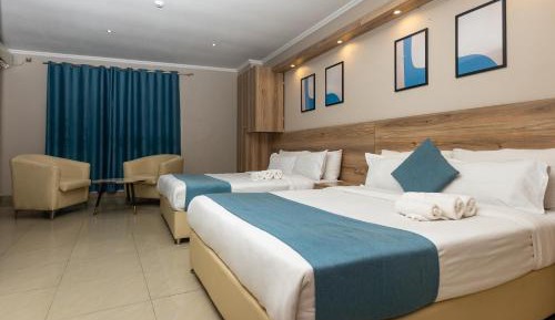 Deluxe Family Room