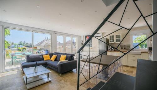 Three-Bedroom Holiday Home 
