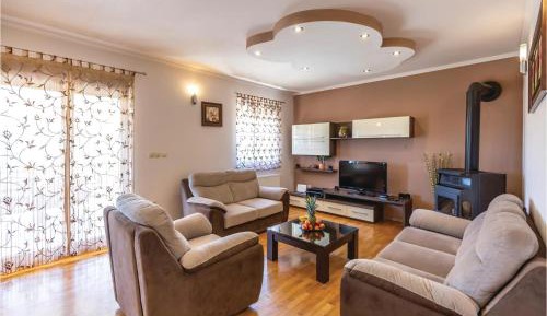 Three-Bedroom Holiday Home 