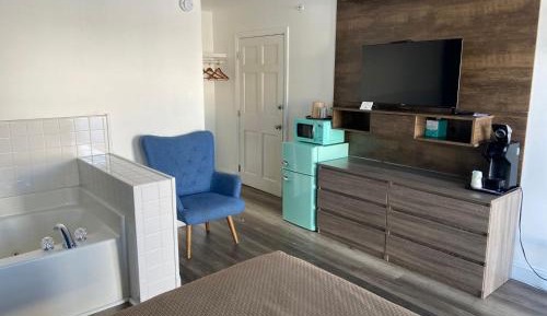 Suite with Hot Tub