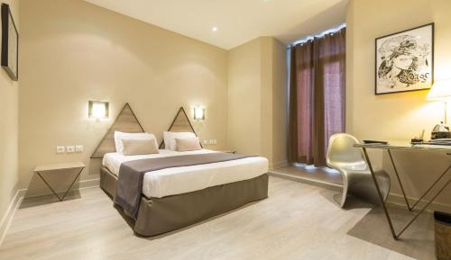 Double Room with Street View