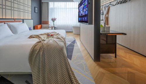 Queen Room with Spa Bath