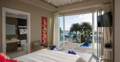 Master King Ocean View Suite with Den and Semi Private Infinity Pool